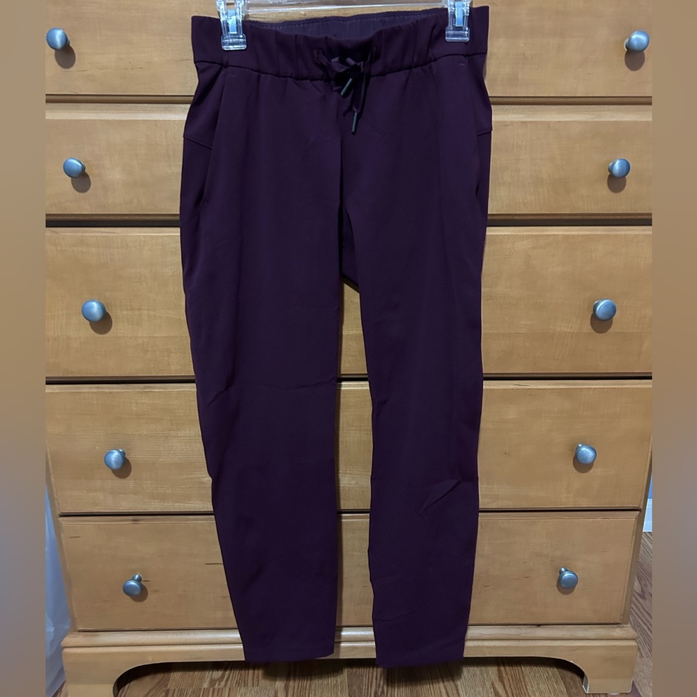 Lululemon On The Fly Pant Maroon Cabernet Size 4